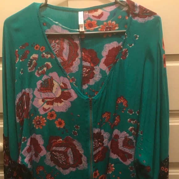 Top - Picture 2 of 3